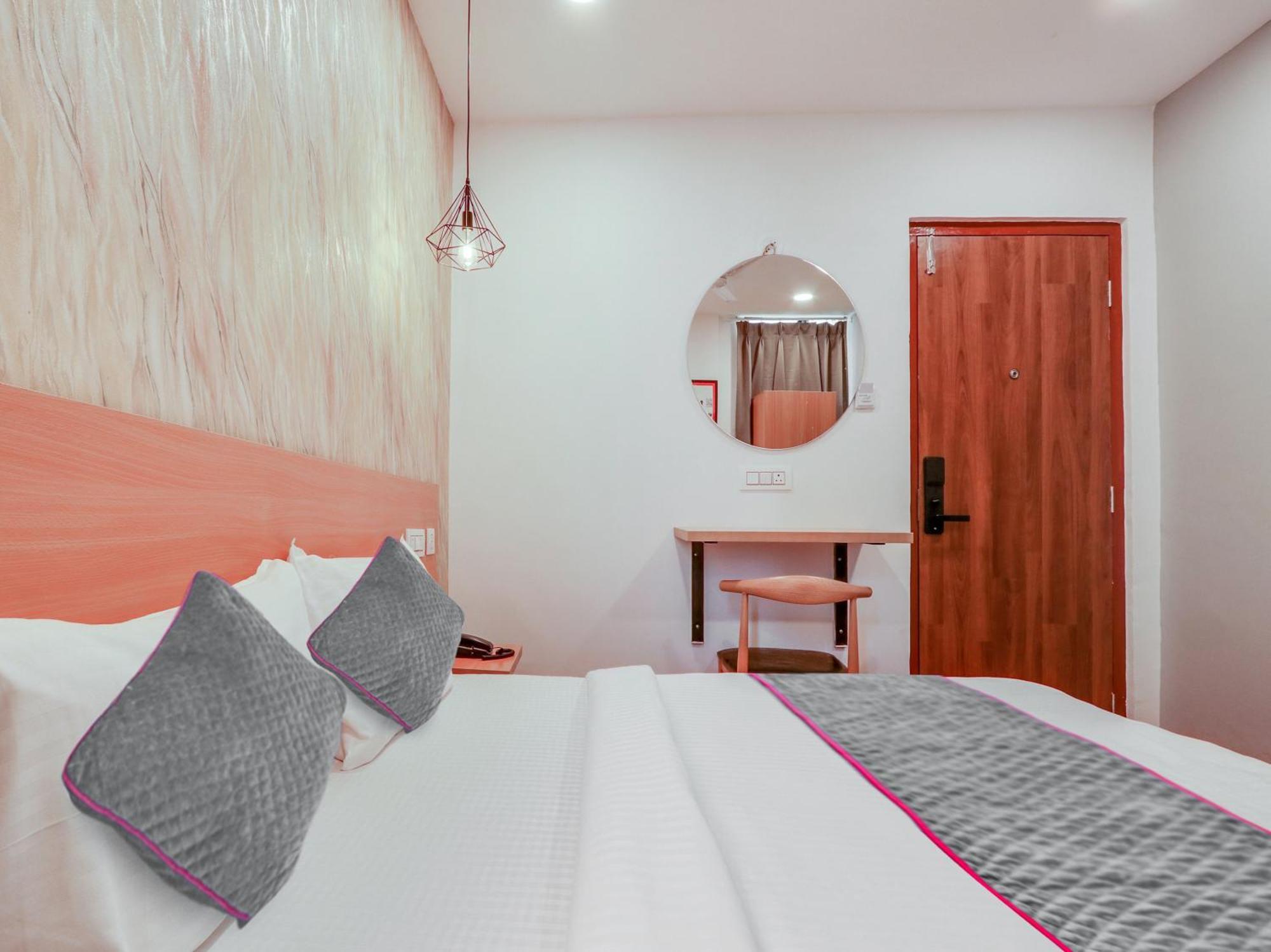 Townhouse Casa Grand Hotel Hyderabad Exterior photo